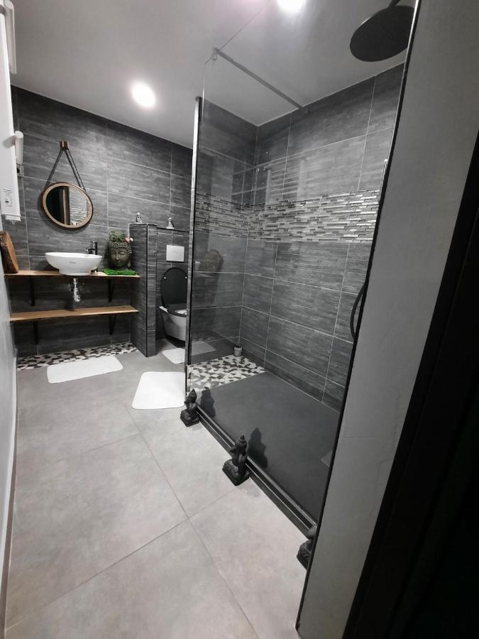 Maison Avec Jacuzzi Saint-Mitre-les-Remparts Exteriör bild