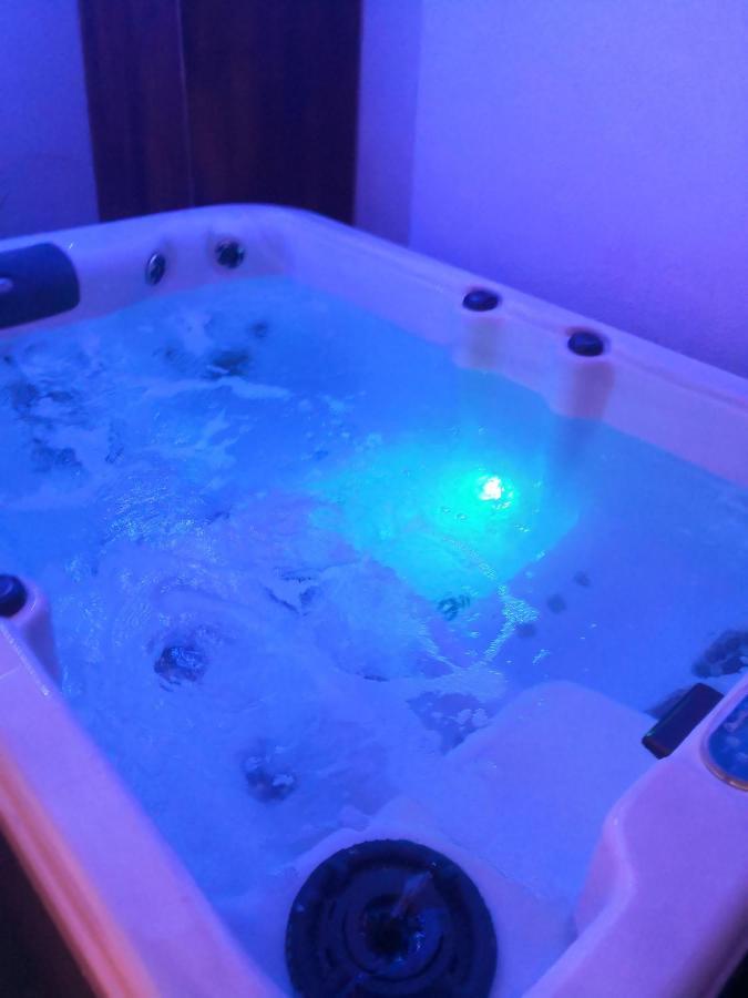 Maison Avec Jacuzzi Saint-Mitre-les-Remparts Exteriör bild
