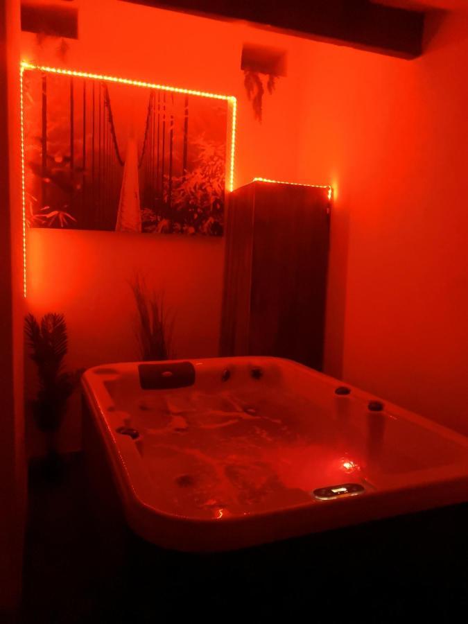 Maison Avec Jacuzzi Saint-Mitre-les-Remparts Exteriör bild